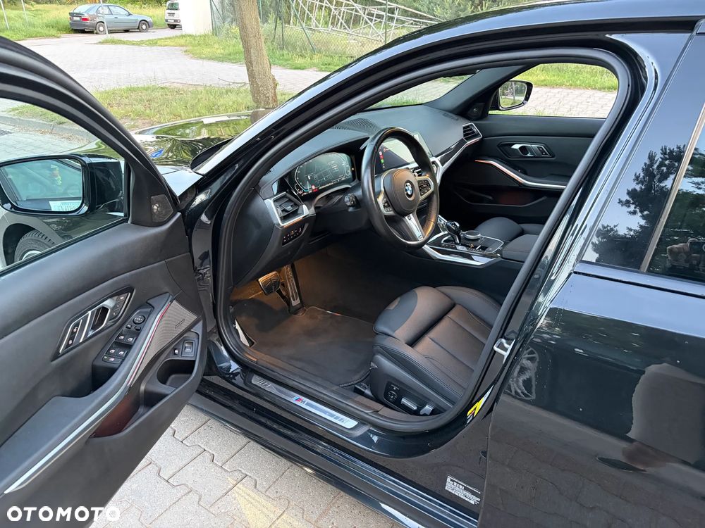 BMW Seria 3 330e M Sport - 40