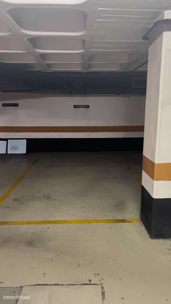 Parqueamento inserido em prédio de prestígio - Grande imagem: 2/4