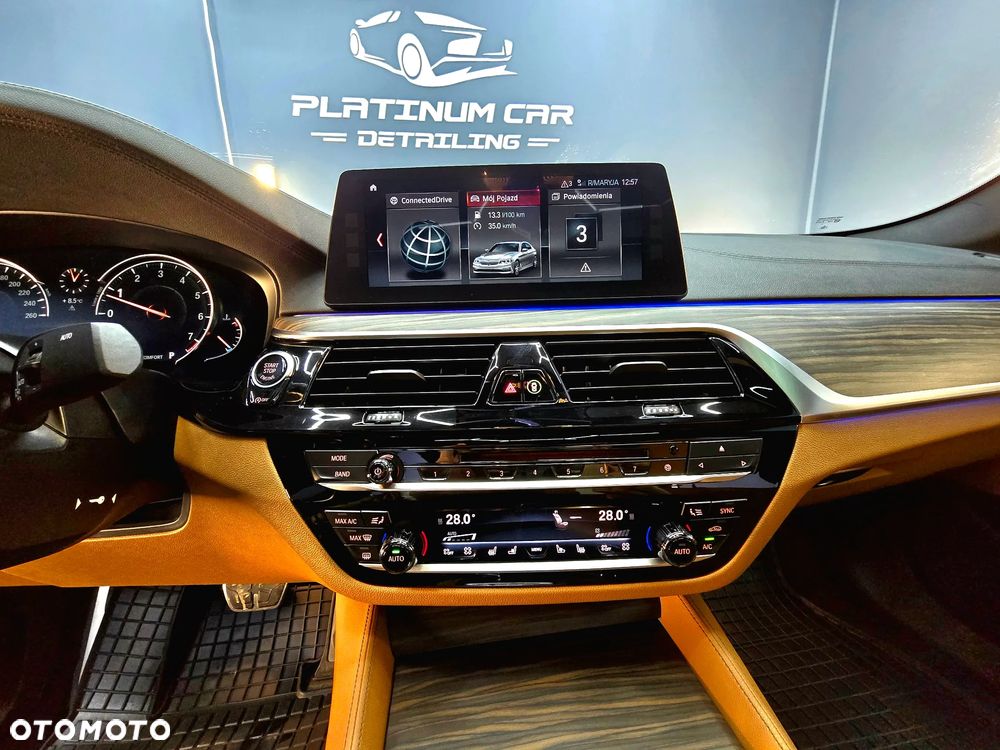 BMW Seria 5 530i - 28