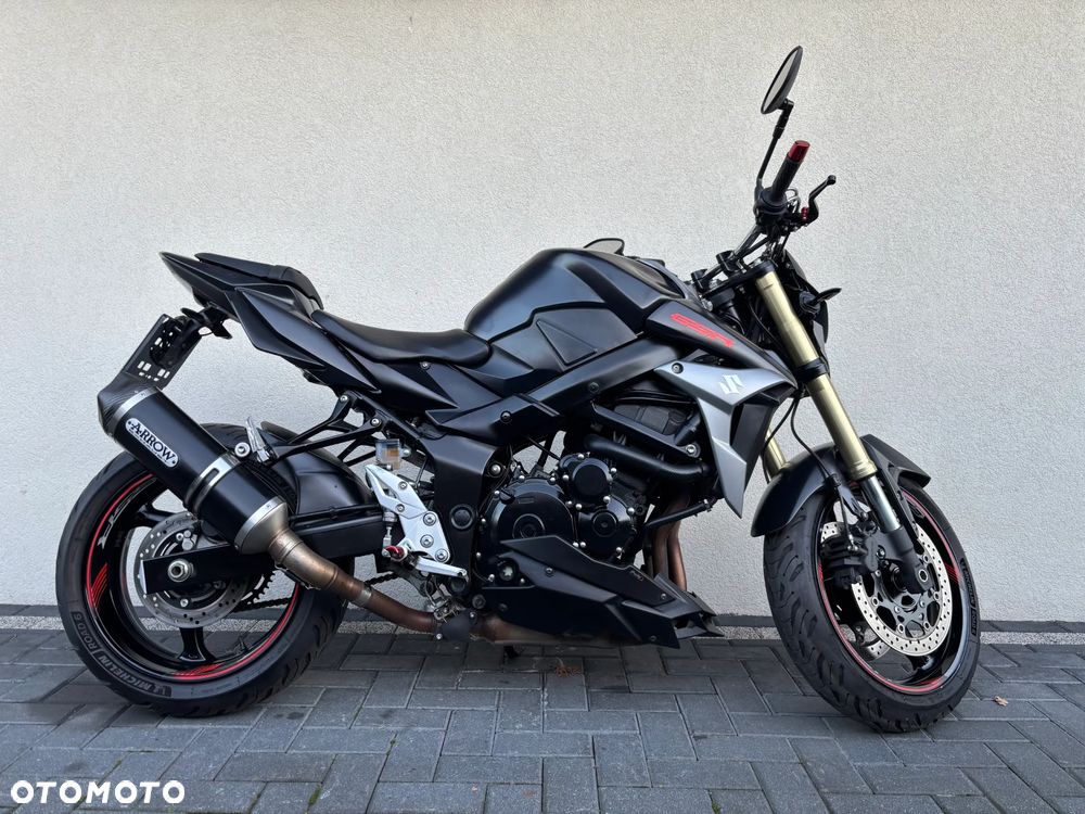 Suzuki GSR - 6