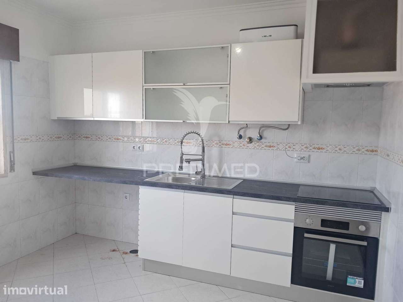 APARTAMENTO T3 COM VARANDAS, ELEVADOR E ARRECADAÇÃO | TAPADA DAS ME... - Grande imagem: 2/36