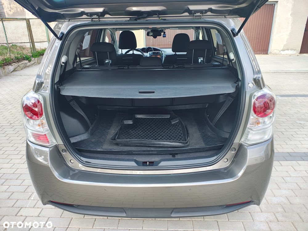 Toyota Verso 1.8 Premium 7os - 8