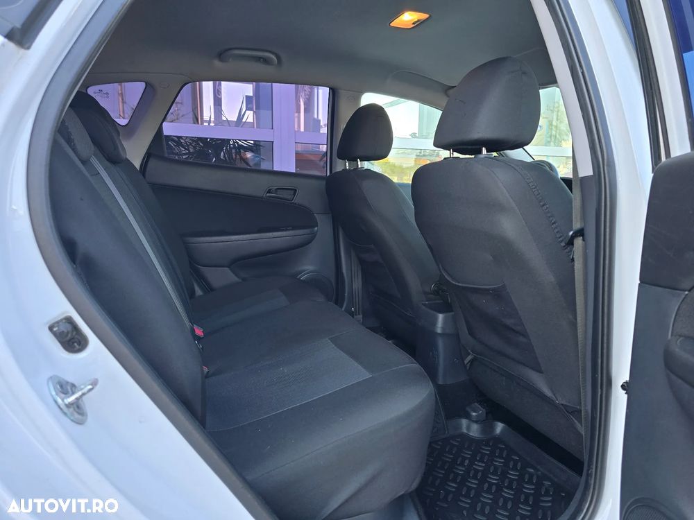 HYUNDAI i30 2011 — imagine 12