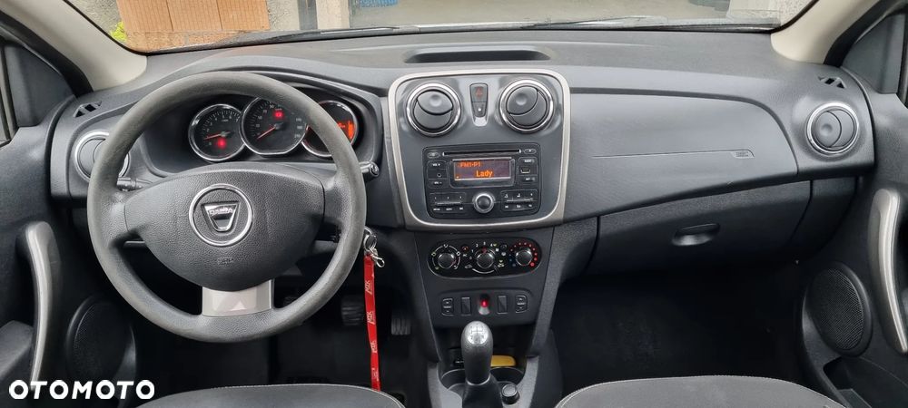 Dacia Sandero 1.2 16V Celebration - 11