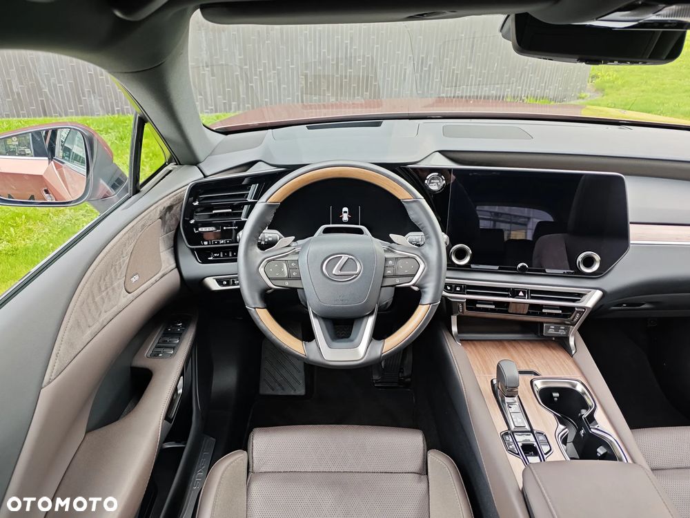 Lexus RX 450h+ Omotenashi - 17