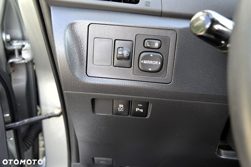 Toyota Verso 1.8 Premium - 21