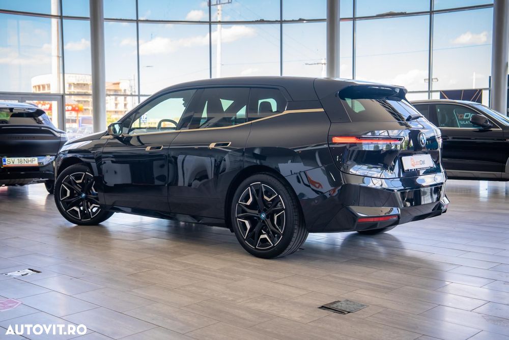 BMW iX xDrive40 - 11