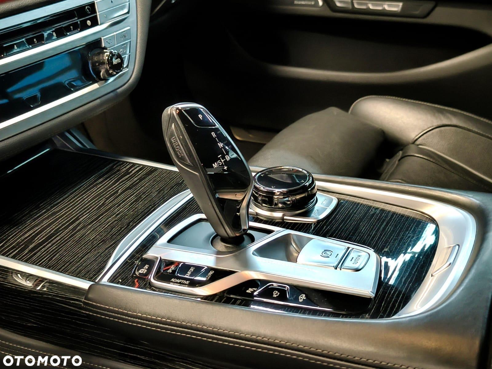 BMW Seria 7 750Li xDrive - 35