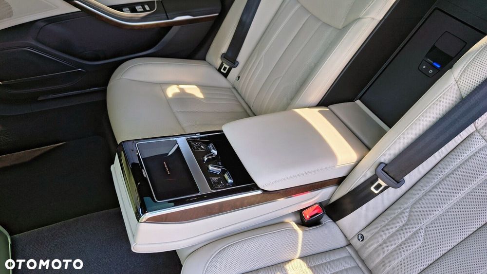 Audi A8 - 35