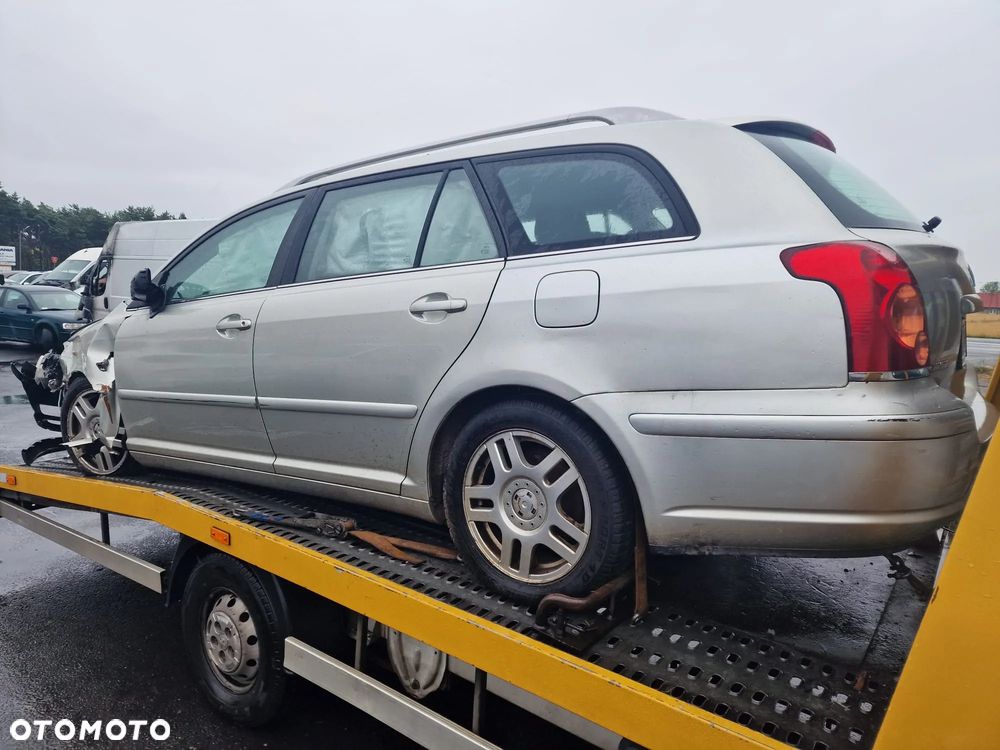 Toyota Avensis 2004r 95KW 1.8 benzyna Cała na cześci - 3
