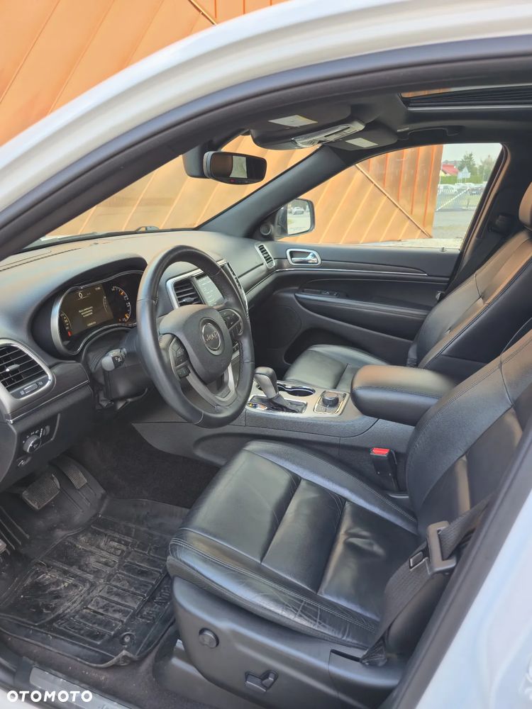 Jeep Grand Cherokee - 21