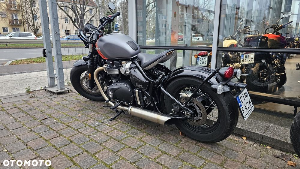 Triumph Bonneville Bobber - 3