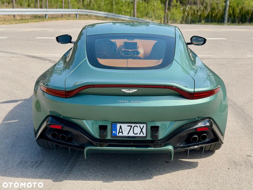 Aston Martin Vantage - 4