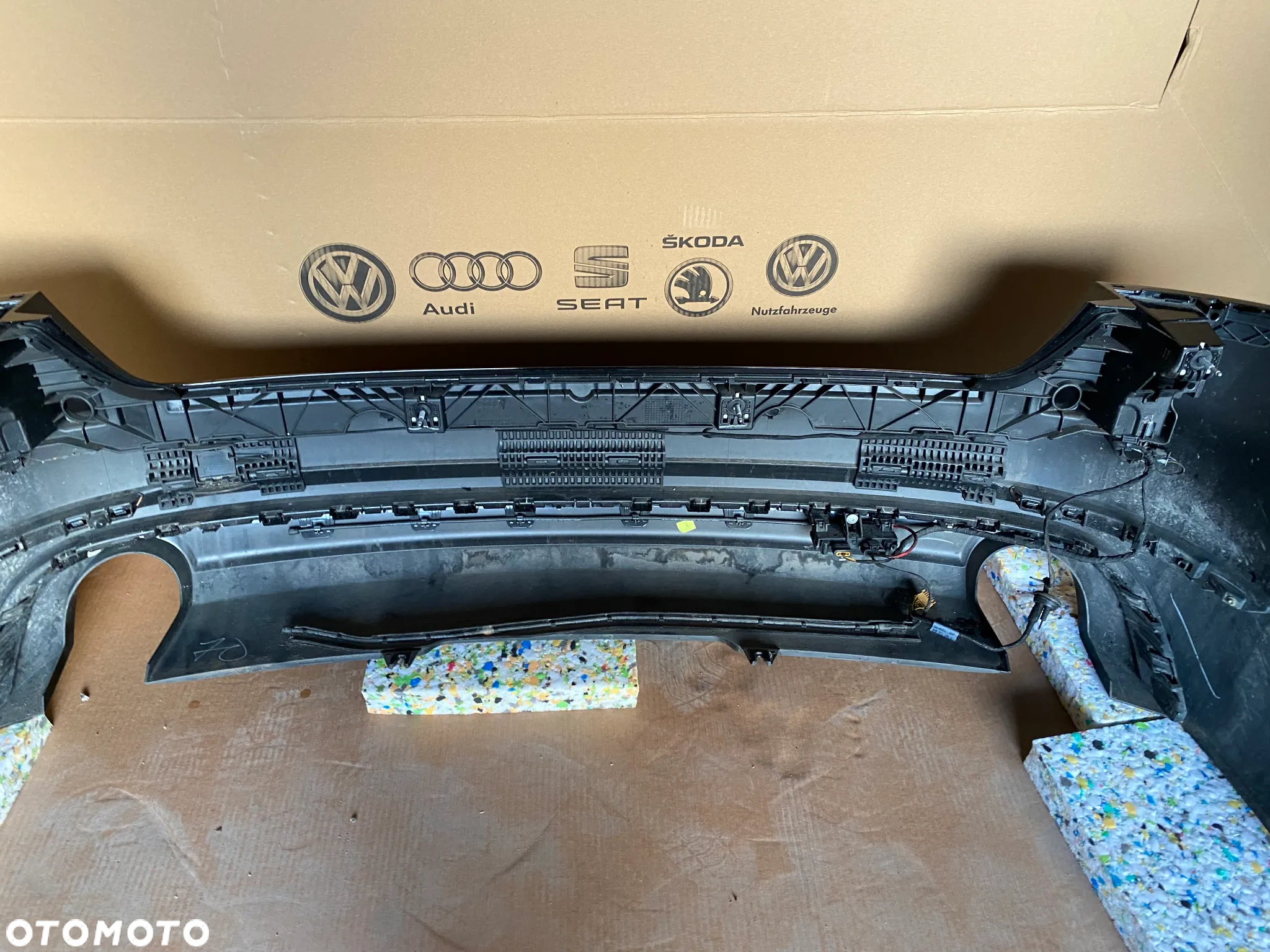 Audi A4 8W B9 SEDAN Zderzak tył kompletny czujnik dyfuzor LY9T 28km - 19