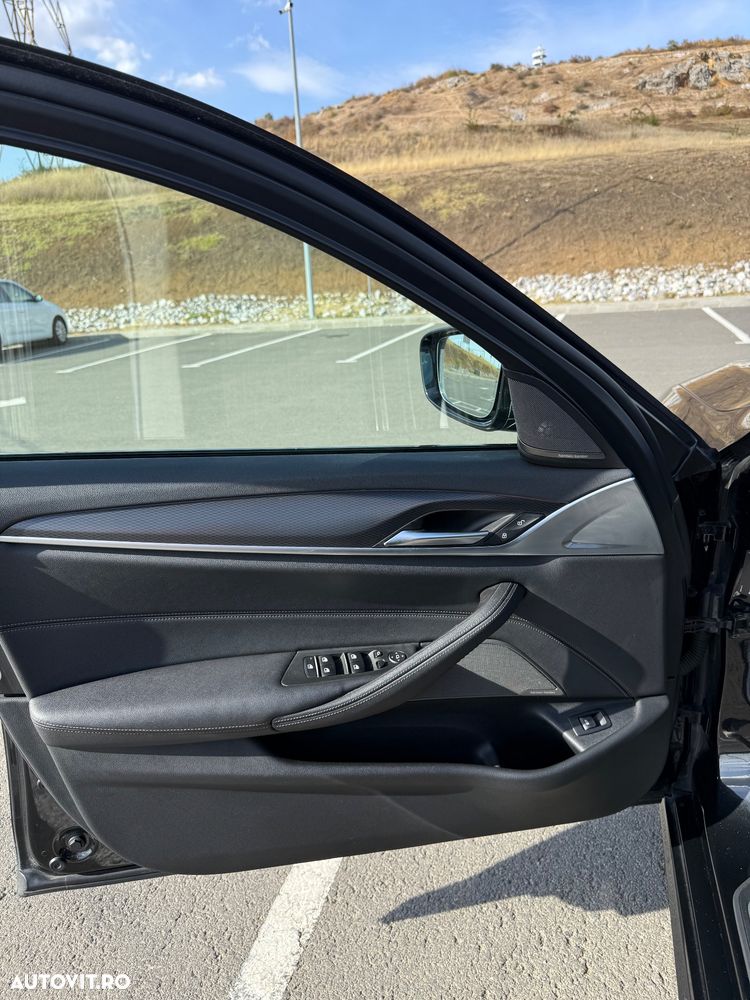 BMW Seria 5 530d xDrive AT MHEV - 17