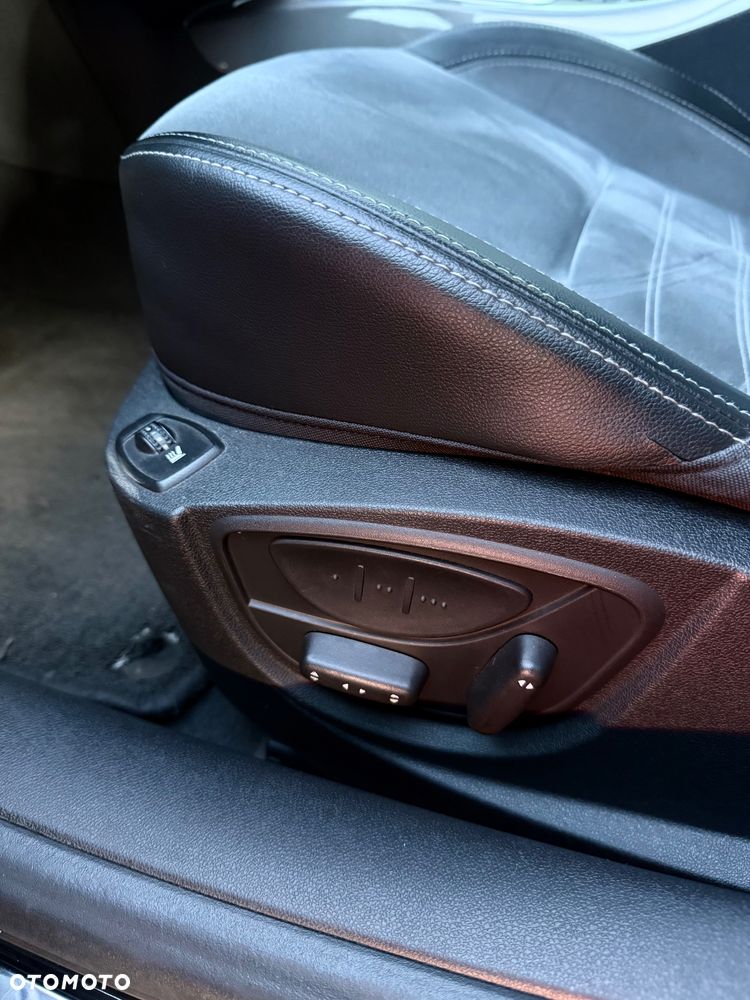 Renault Laguna dCi 175 FAP Initiale - 17