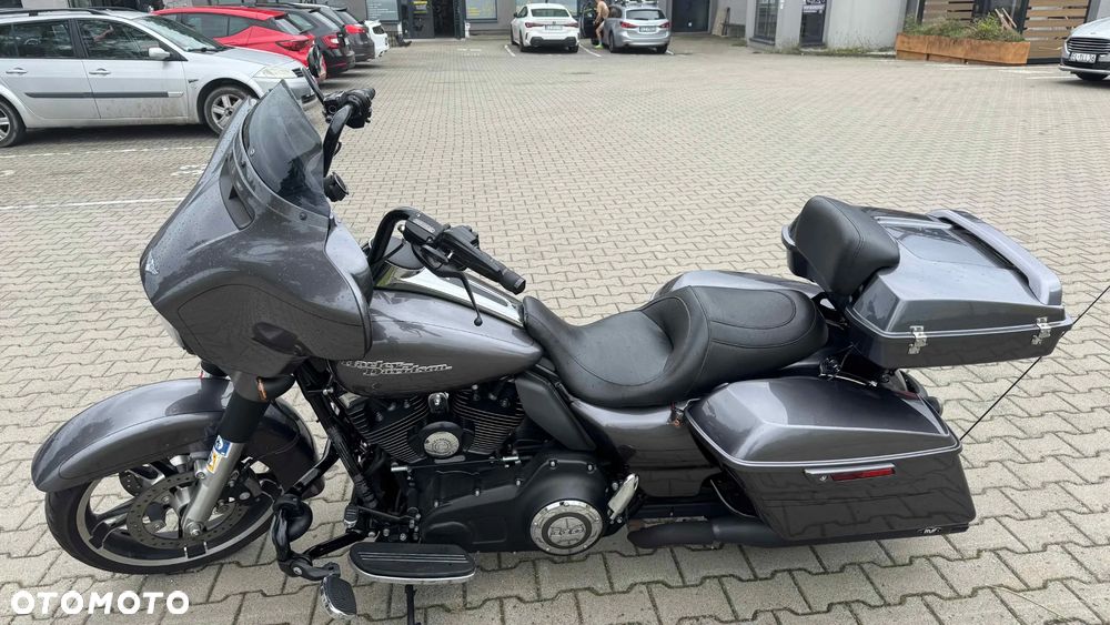 Harley-Davidson Touring Street Glide - 3