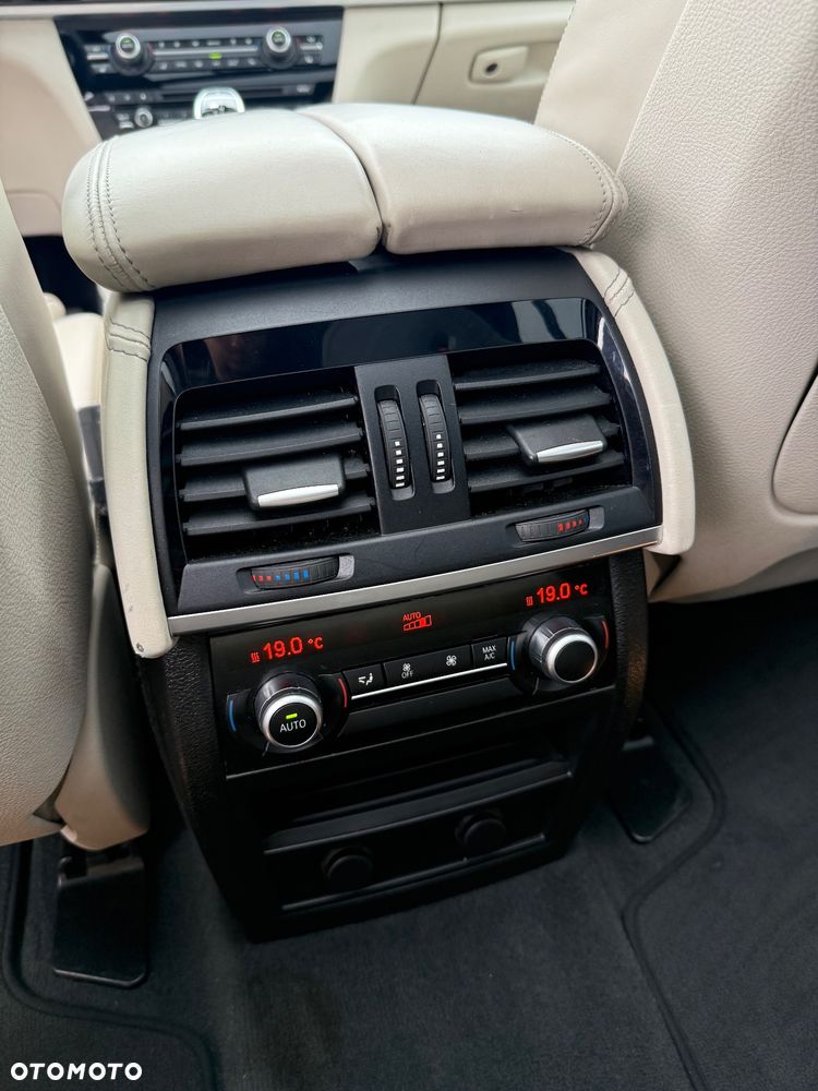 BMW X5 M M50d - 11