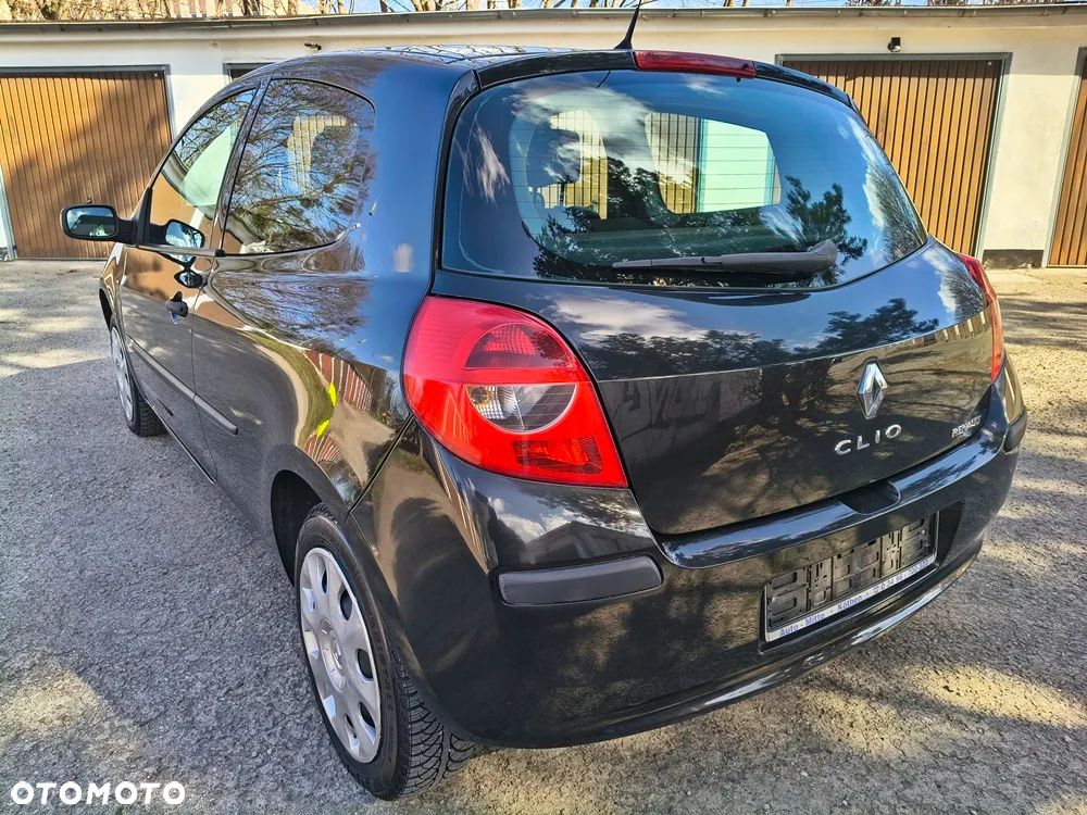 Renault Clio 1.2 16V Authentique - 12