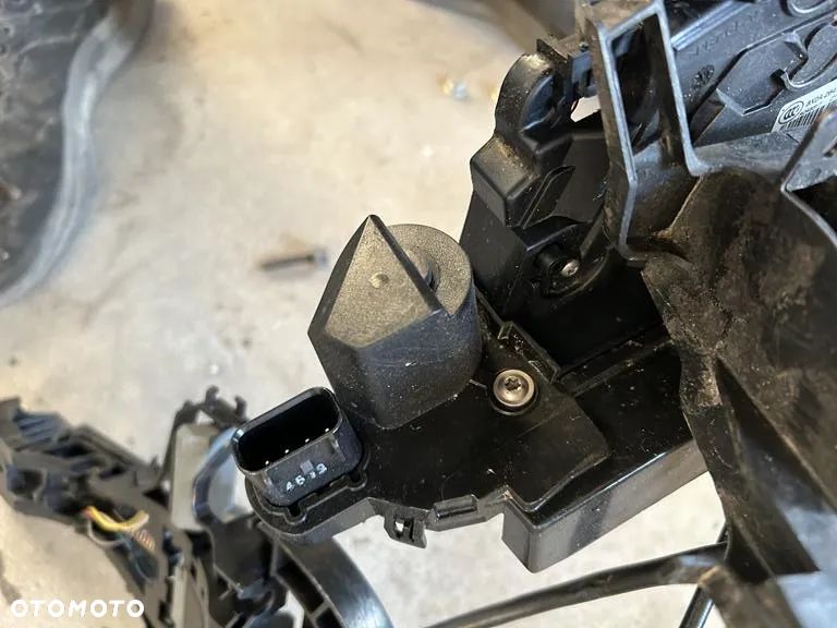 Zamek drzwi prawy tył tylni Jaguar XF x250 Range Rovera Evoque 8X2A-26412-AE - 3