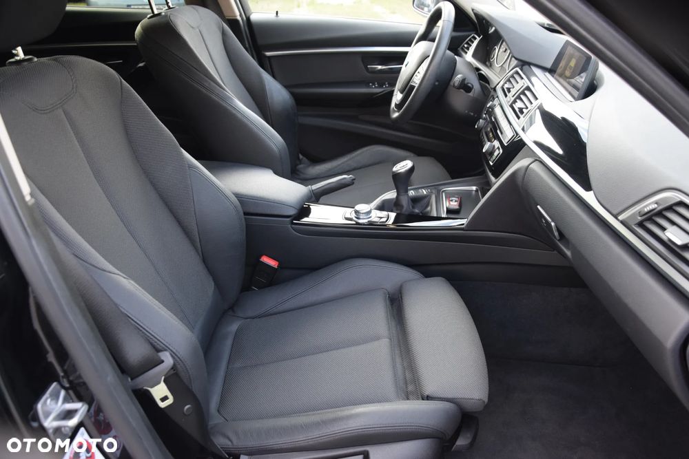 BMW Seria 3 320i Touring Sport Line - 4