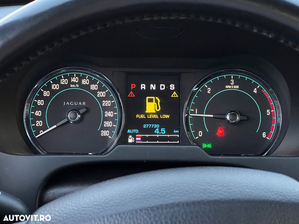 Jaguar XF 2.2D - 20
