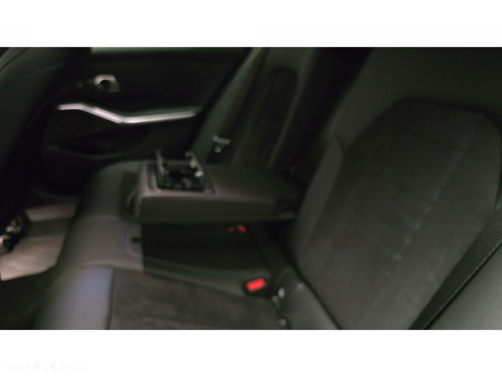 BMW Seria 3 320d xDrive mHEV M Sport sport - 23
