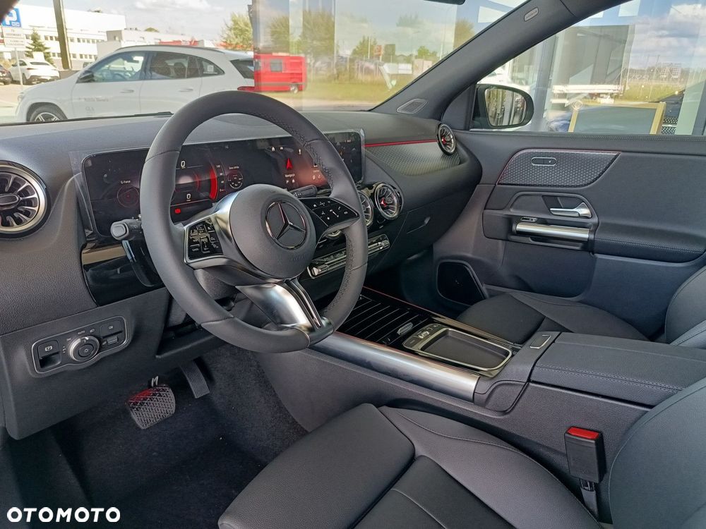 Mercedes-Benz GLA - 14