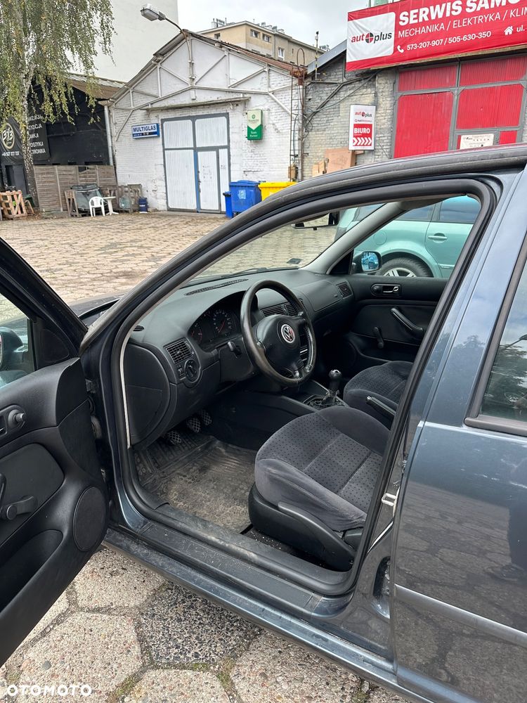 Volkswagen Golf - 6