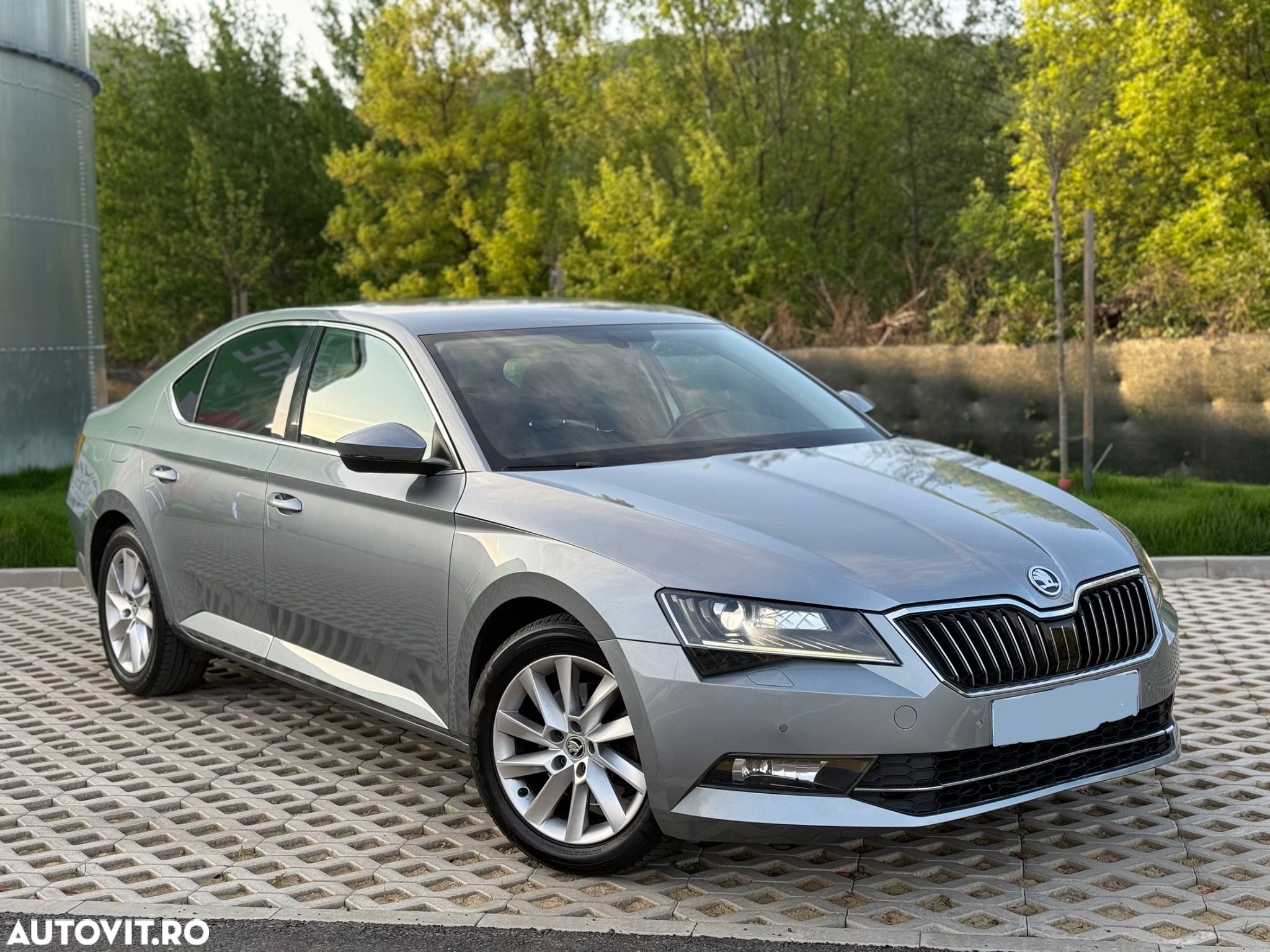 Skoda Superb 2.0 TDI DSG Style - 1