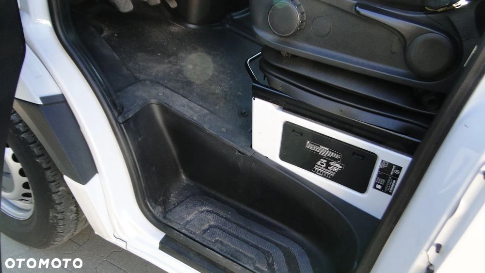 Mercedes-Benz SPRINTER - 15