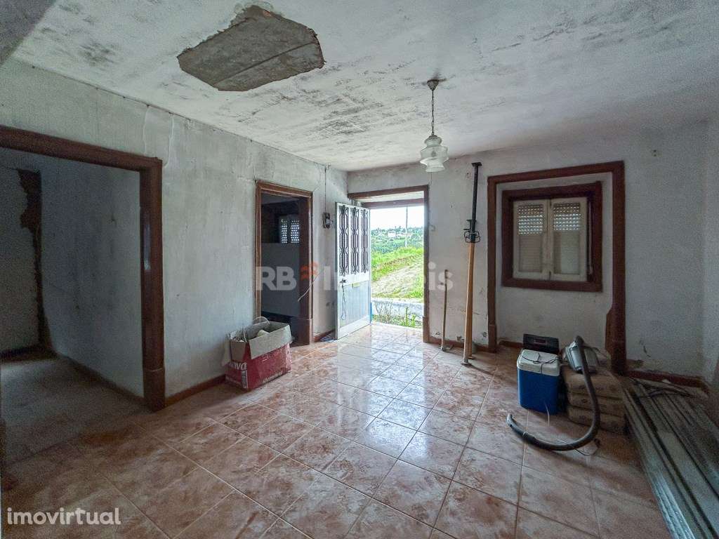 Moradia T2 para recuperar com terreno - Linhaceira, Tomar - Grande imagem: 2/34