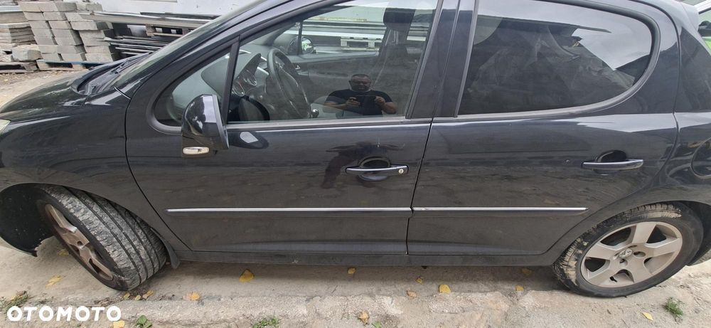 Peugeot 207 - 8