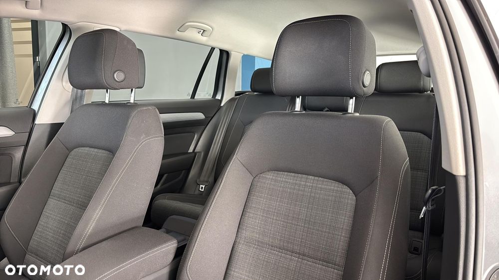 Volkswagen Passat - 11