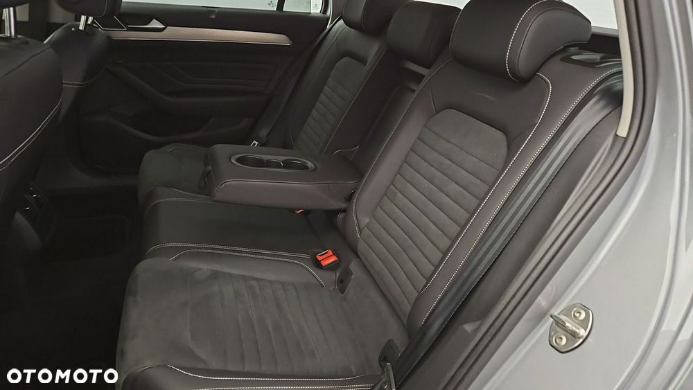 Volkswagen Passat Variant 2.0 TDI Elegance DSG - 23