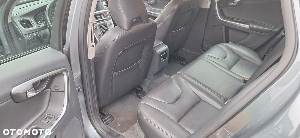 Volvo V60 Cross Country D3 Drive-E Summum - 14