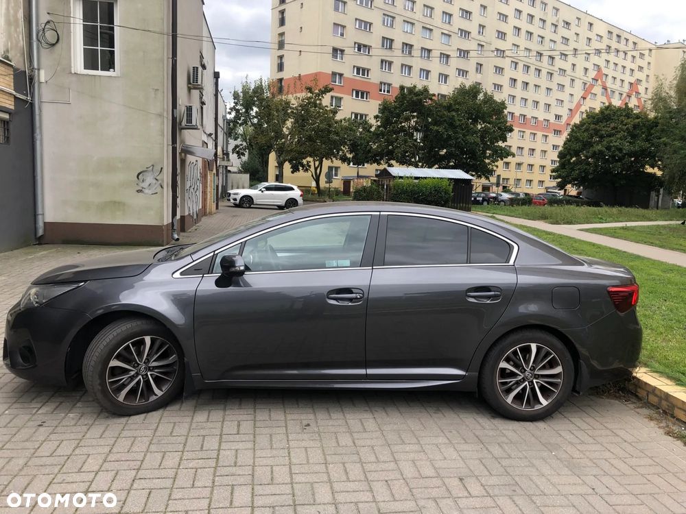 Toyota Avensis 1.8 Premium - 4