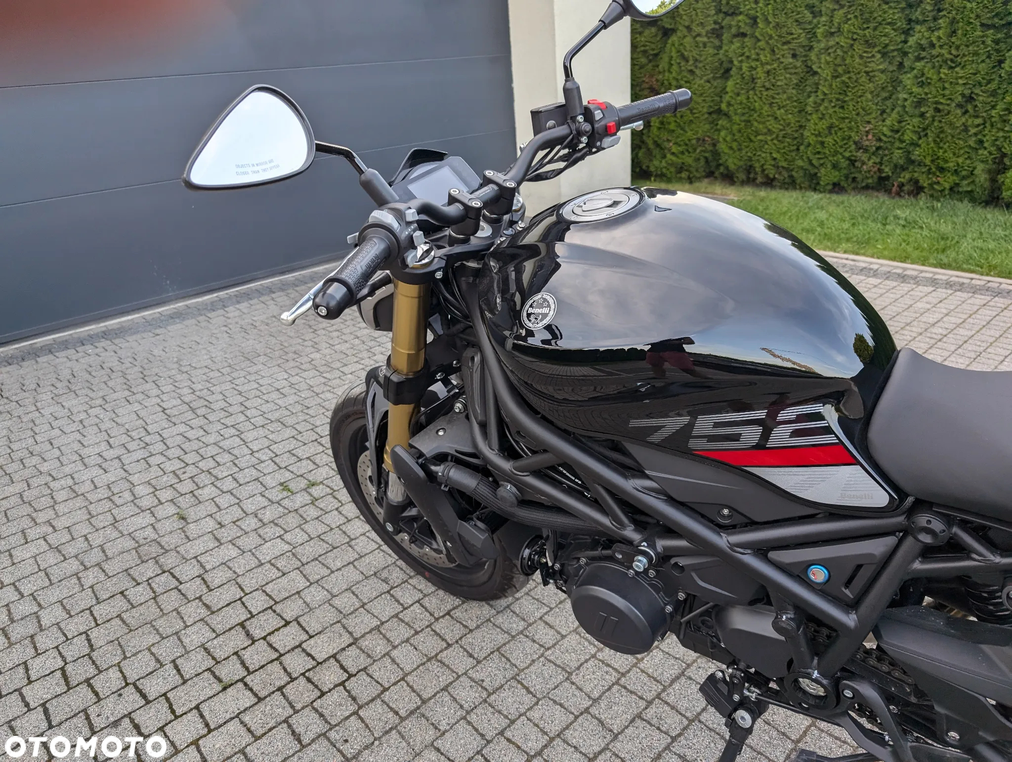 Benelli 752 S - 12