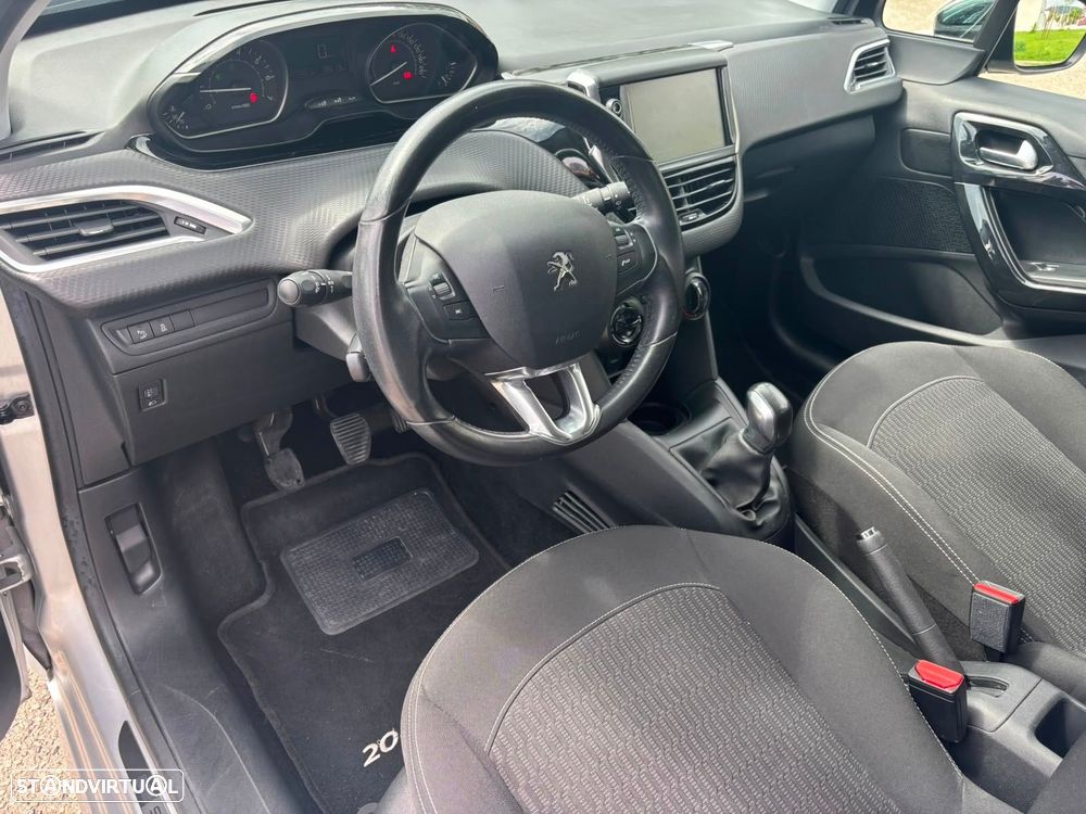 Peugeot 208 1.2 PureTech Style - 21