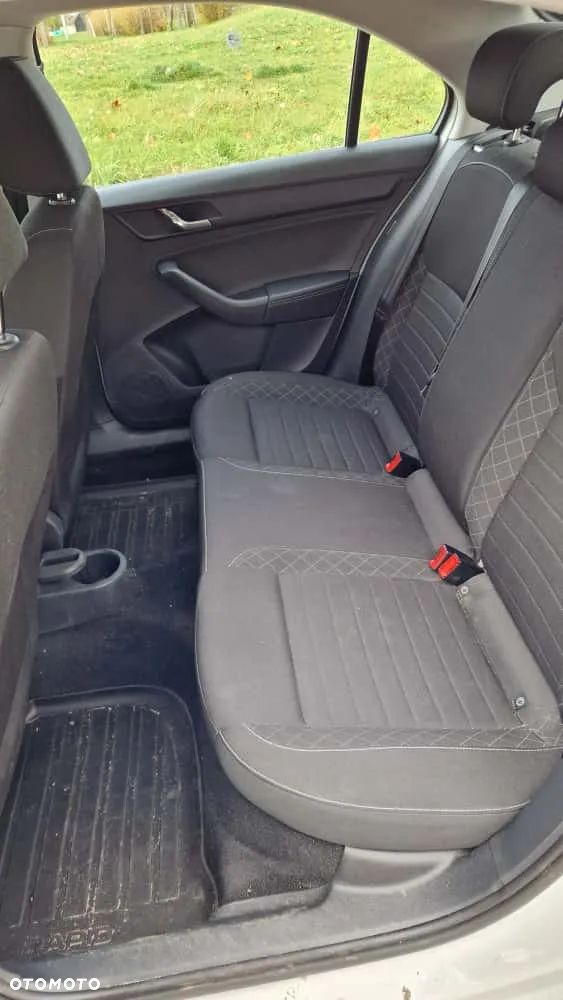 Skoda RAPID 1.2 TSI Style - 17