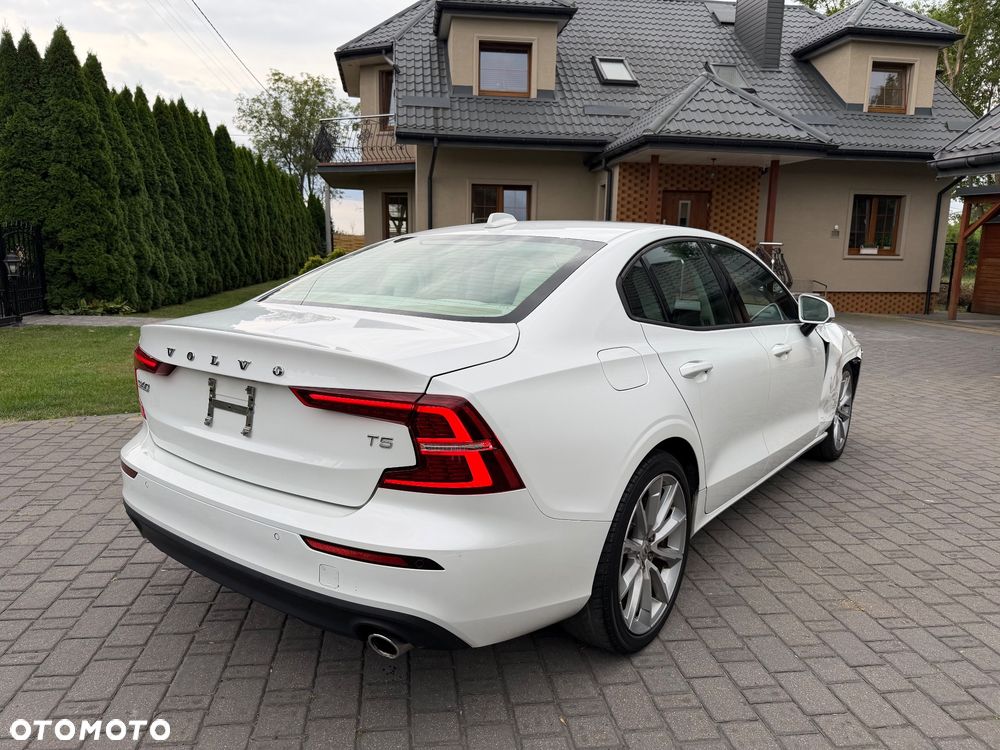 Volvo S60 T5 Momentum Pro - 27
