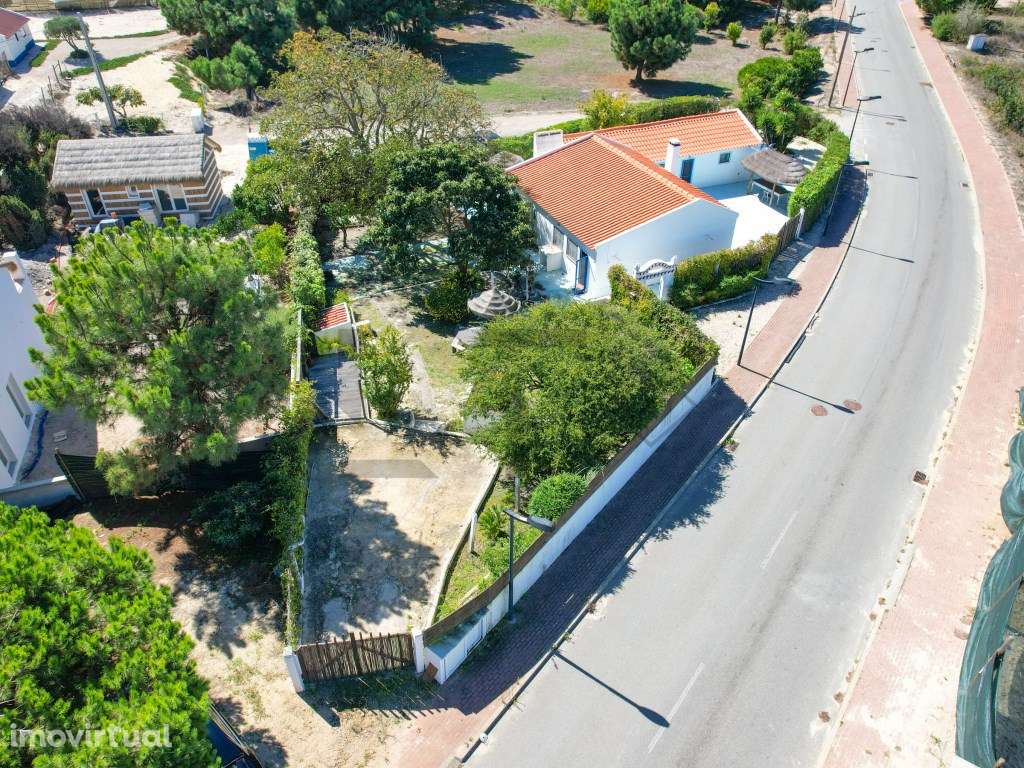 Moradia constituída por 3 Moradias Independentes para Venda no Carv... - Grande imagem: 3/60