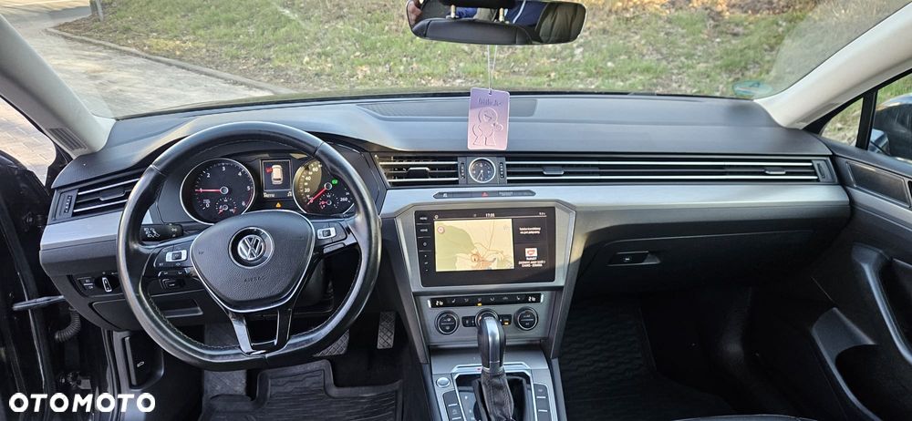 Volkswagen Passat - 13