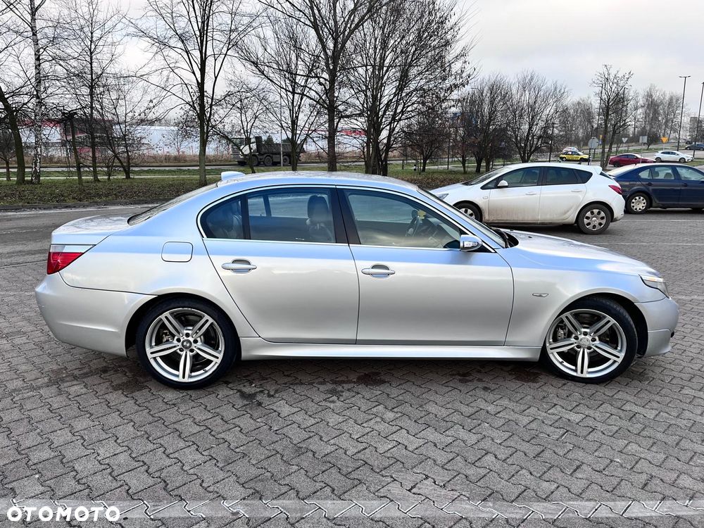 BMW Seria 5 545i - 23