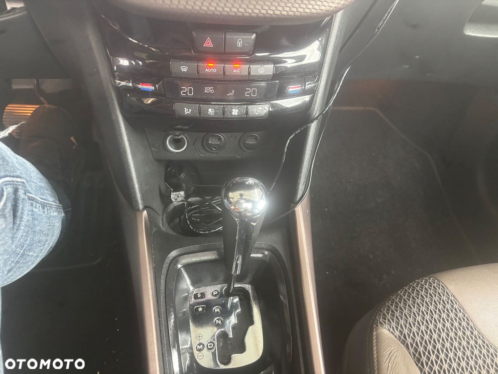 Peugeot 2008 120 VTI Automatik Allure - 32