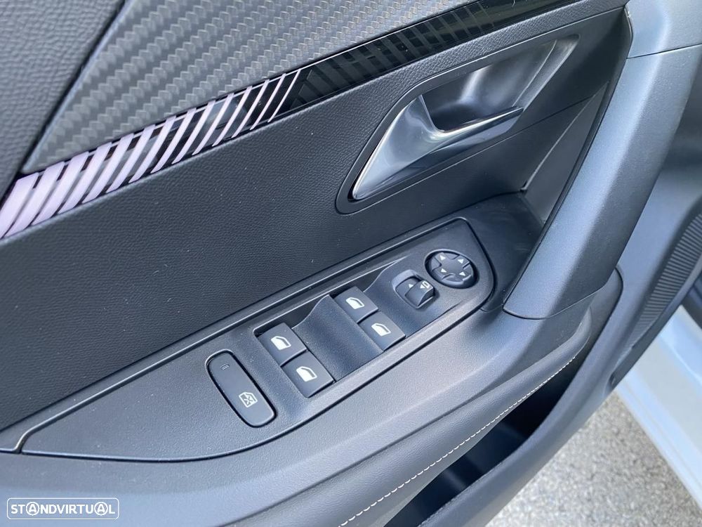 Peugeot e-2008 54 kWh Allure - 24
