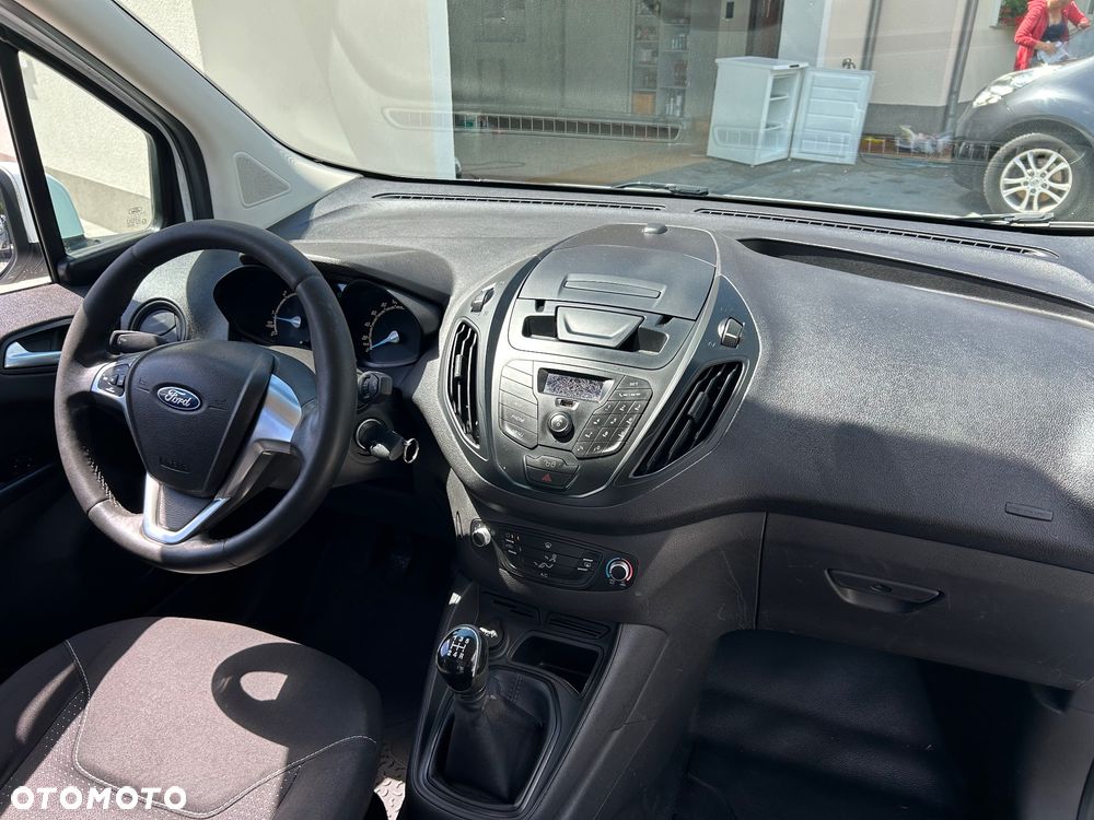 Ford Transit Courier - 10