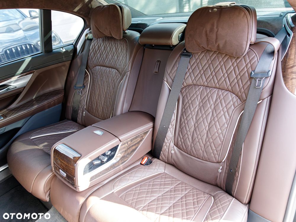 BMW Seria 7 750Li xDrive sport - 22
