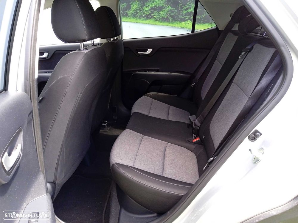 Kia Stonic 1.2 MPi Dynamic - 10