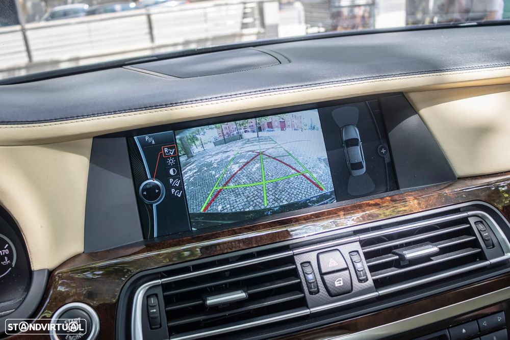 BMW 760 i - 12